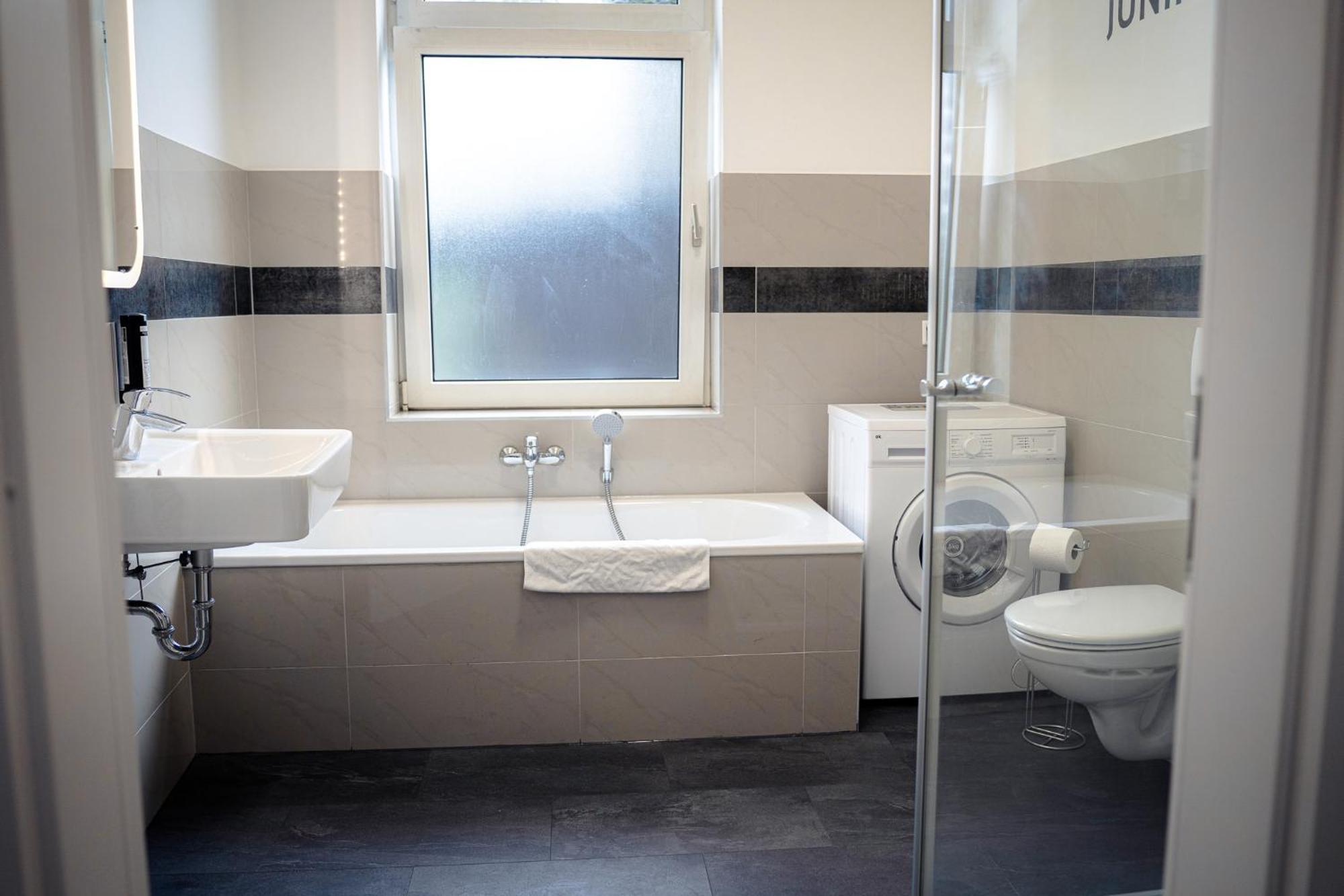 Moderne Apartments City Stadtnah -Junik Apartments Дуйсбург Екстериор снимка