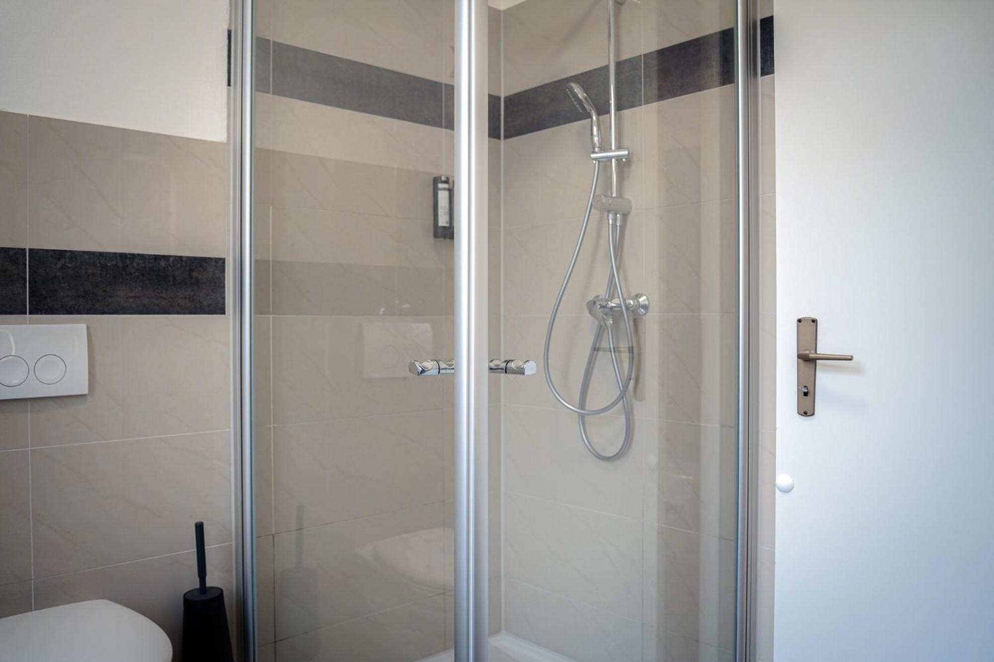 Moderne Apartments City Stadtnah -Junik Apartments Дуйсбург Екстериор снимка