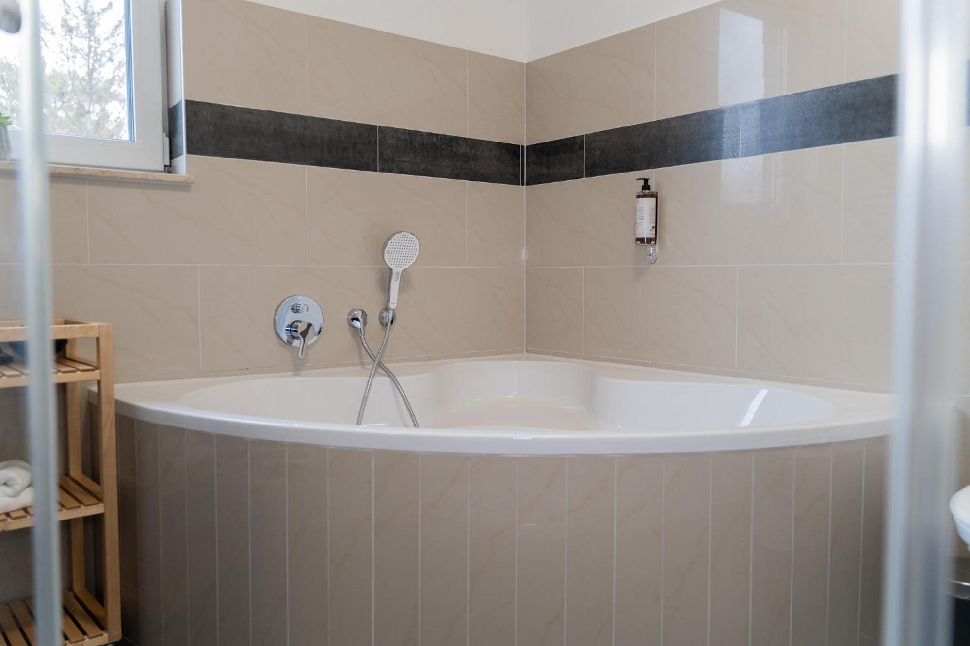 Moderne Apartments City Stadtnah -Junik Apartments Дуйсбург Екстериор снимка